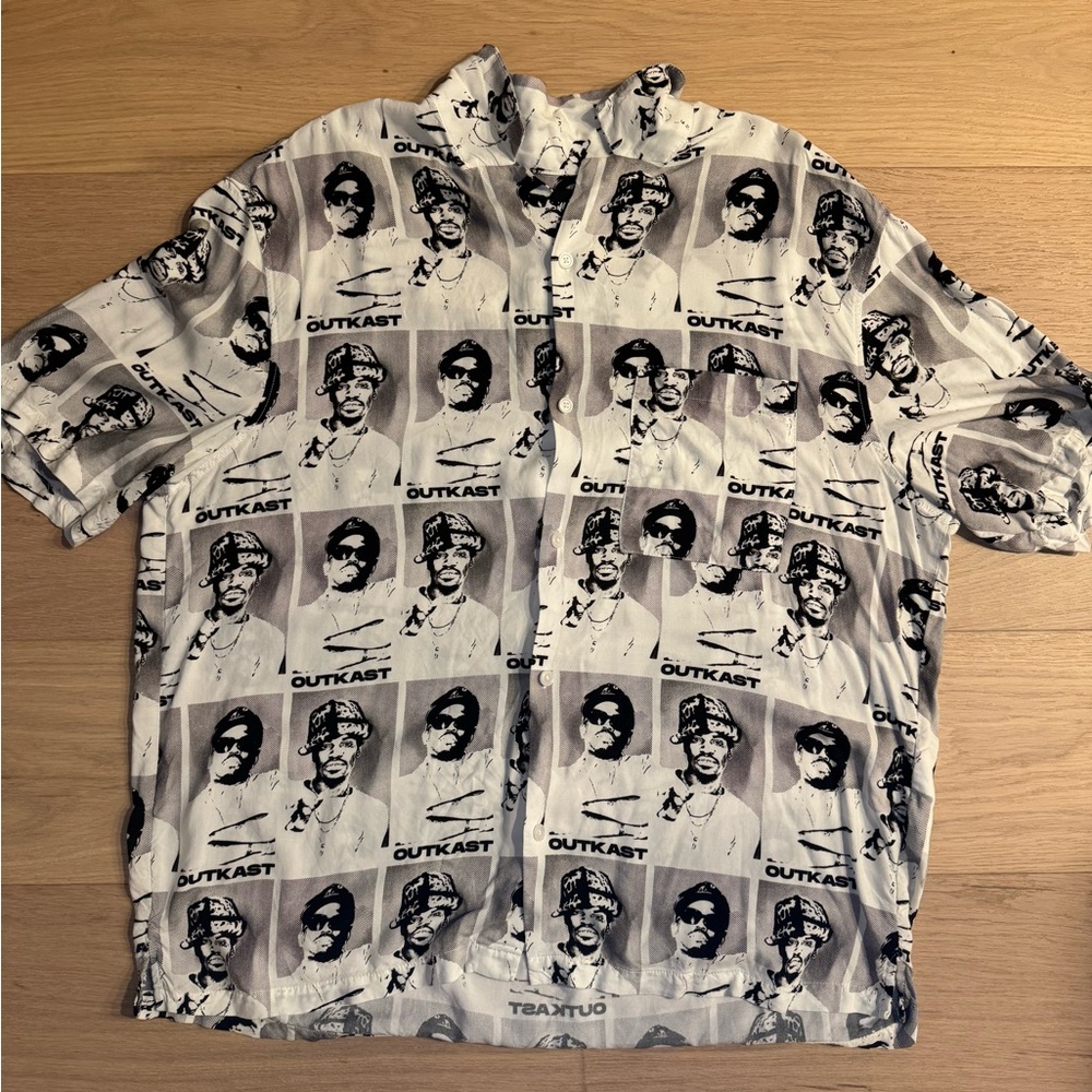 H&M Black and White Outkast Print Short Sleeve Button-Down Shirt